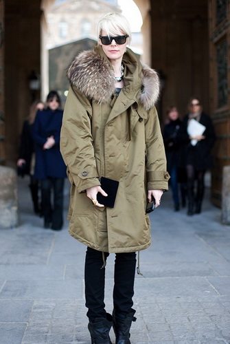 Жіночі куртки з хутром лисиці шкіряні та інші варіанти