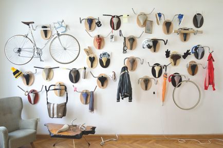 14 Umerase și rafturi de haine elegante pentru depozitarea bicicletelor în apartament
