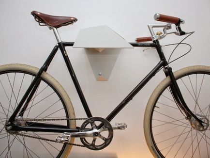 14 Umerase și rafturi de haine elegante pentru depozitarea bicicletelor în apartament