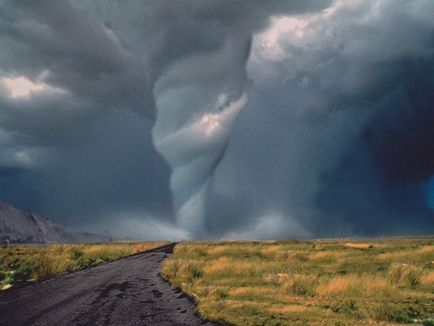 3 Uragane, furtuni, tornade