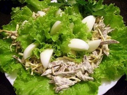 6 Рецептів салатів з копченим сиром-кіскою