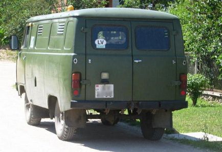 Specificațiile vehiculului UAZ-452