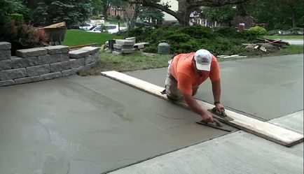 Plăcile de beton și minusurile din beton
