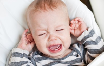 Mă doare urechea copilului ce trebuie să facă, primul ajutor și ce trebuie tratat acasă