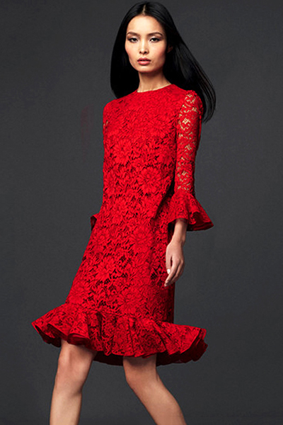Чарівне червоне мереживне плаття - зразок елегантності та шику