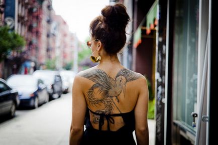 Fotografie și semnificația barză de tatuaj