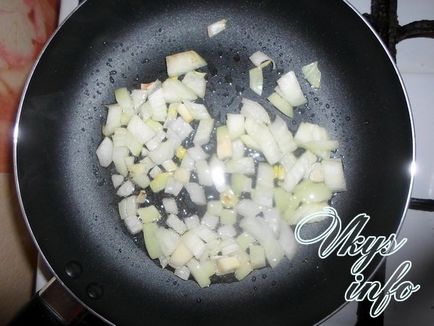 Gombamártással, tejfölös recept fényképpel (gomba) Gombamártással tejföllel recept egy fotó