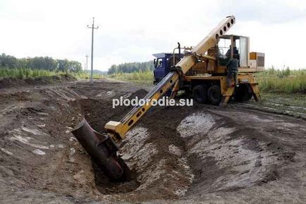 Використання екскаваторів з поворотним ковшем при будівництві пермакультурним проектів