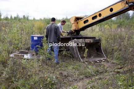 Utilizarea excavatoarelor cu o găleată pivotantă pentru construirea de proiecte permaculturale