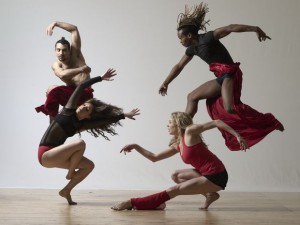 Як домогтися синхронність танцю в колективі прийоми і методи
