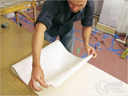 Как да лепило стената на хартия - залепване тапети