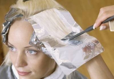 Cum se ușurează părul cu peroxid de hidrogen