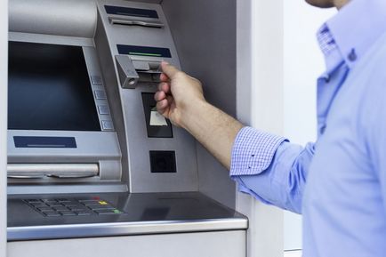 Cum să transferați bani dintr-un card al Gazprombank către o bancă de economii în numerar sau prin transfer bancar