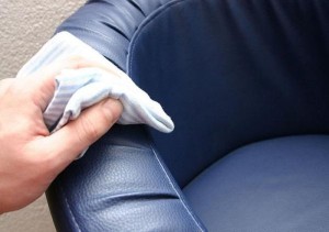 Cum de a curăța o canapea din piele tipuri de pete, mijloace (foto, video)