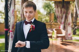 Hogyan kell viselni a boutonniere, esküvő hivatal szerencsés élet