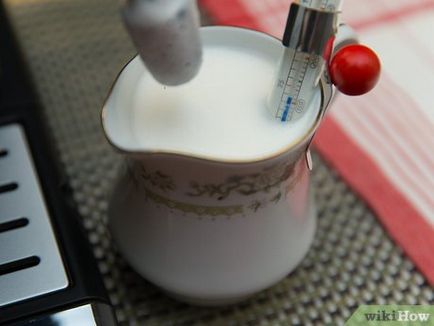 Cum se face cafea cu spumă lăptoasă