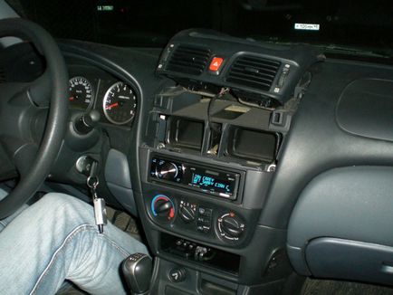 Hogyan szétszedni a középső konzol a Nissan Almera N16 kényelem, mindent az autó Nissan Almera (szétszerelési a középkonzol Almera N16 komfort) Hogyan szétszedni a középső konzol a Nissan Almera N16 kényelem, mindent az autó Nissan Almera