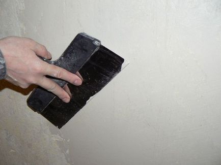Як рівно і правильно шпаклювати стіну без розлучень на ній