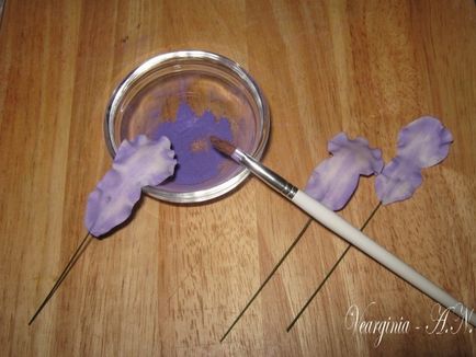 Cum sa faci o floare de iris din portelanul rece cu mainile tale