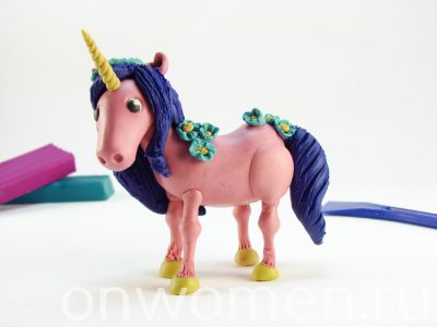 Cum să faci un unicorn dintr-o clasă de master plasticine cu o fotografie