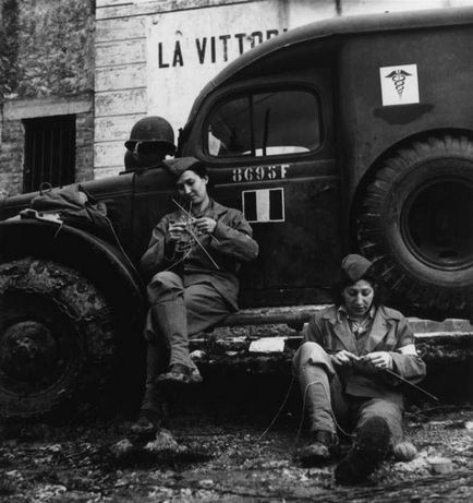 Cum să devii cel mai mare fotograf de stradă 8 sfaturi de la robert capa (fotobook) ~ photopoint