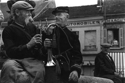 Cum să devii cel mai mare fotograf de stradă 8 sfaturi de la robert capa (fotobook) ~ photopoint