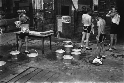 Cum să devii cel mai mare fotograf de stradă 8 sfaturi de la robert capa (fotobook) ~ photopoint