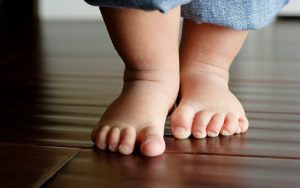 Cum să eliminați vârful de pe picior al îndepărtării și tratamentului copilului