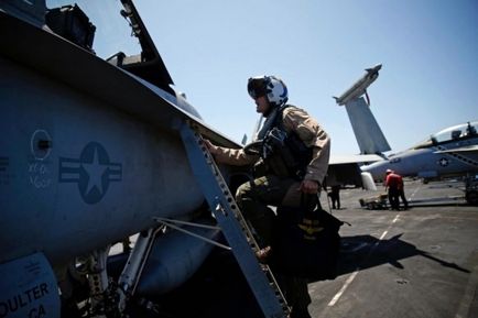 Cum trăiește armata americană la bordul unui transportator de aeronave