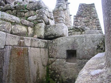 Кам'яна кладка в Мачу Пікчу - одне з очевидних доказів палеоконтакта - бібліотека