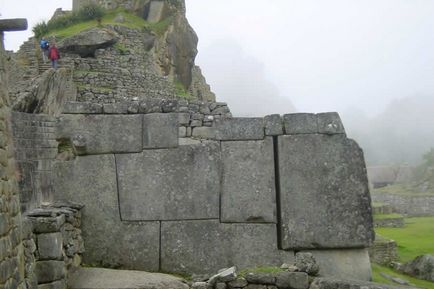 Кам'яна кладка в Мачу Пікчу - одне з очевидних доказів палеоконтакта - бібліотека
