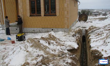 Каналізаційний колектор потрібен для підключення водопроводу до приватного будинку