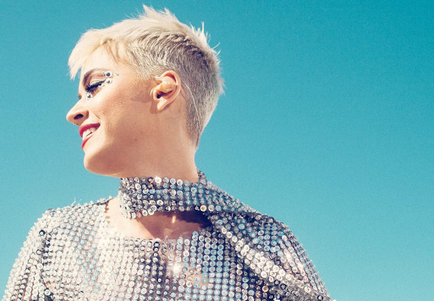 Katy Perry și Roberta Pattinson se întâlnesc în secret, pe site-ul feminin la modă