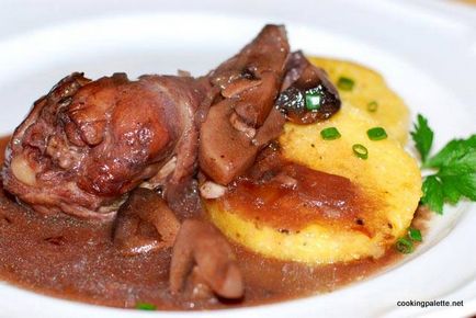 Kokovan sau pui de vin (coq au vin)