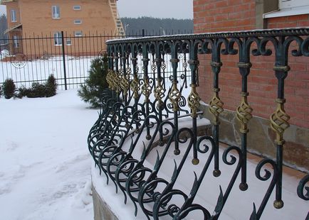 Kovácsoltvas kerítések létrák fotó elemek zabezhnymi lépéseket, saját kezűleg