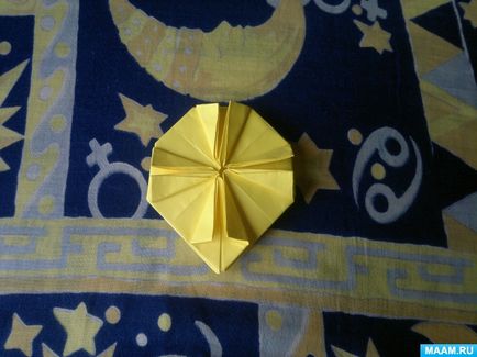 A mester osztály a művészet origami felnőtteknek „V”