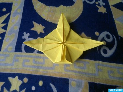 A mester osztály a művészet origami felnőtteknek „V”