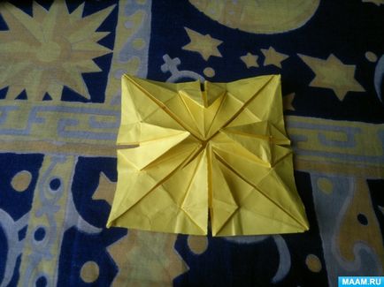 A mester osztály a művészet origami felnőtteknek „V”