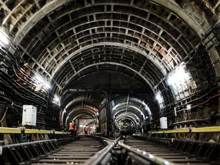 Москва, новини, людина впала на рейки на станції метро - Менделєєвська