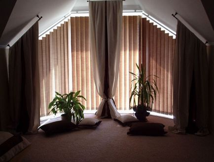 Чи можна зшити штори на нестандартні вікна в заміському будинку самому