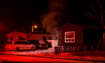 Pisica persistenta si-a salvat casa si familia dintr-un incendiu (foto)