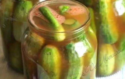 Огірки з кетчупом чилі на зиму - покроковий рецепт з фото