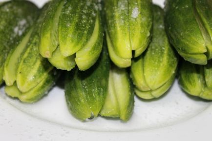 Ou sobagi Kimchi vagy uborka (uborka alaposan öblítse) Oi sobagi vagy uborka Kimchi