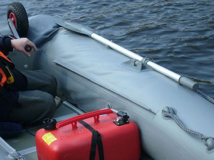 Noțiuni de bază privind siguranța într-o barcă gonflabilă