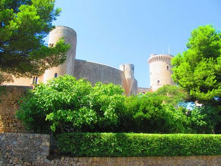 Elizabeth véleményét a nyaralás Mallorca augusztusban és fotók sziget nevezetességei (épületek) Értékelte Elizabeth nyaralni Palma augusztusban és képek a sziget látnivalók