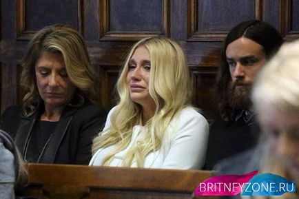Singer cache împotriva producătorului de Dr. Hatch - Britney Spears (Britney Spears) fan club