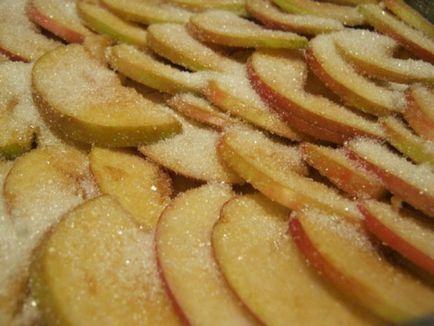 Carnea minunată cu mere în cuptor - rețetă simplă