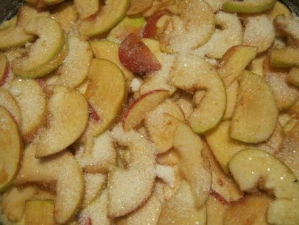 Lush pite almával a sütőben - egy egyszerű recept