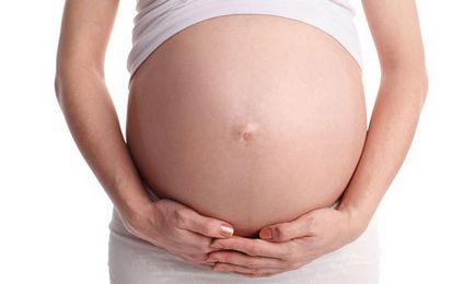 Чому свербить живіт при вагітності на різних термінах що робити