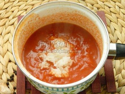 Пісний томатний суп з рисом і зеленню